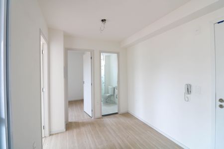 Sala / Cozinha de apartamento para alugar com 2 quartos, 30m² em Vila Plana, São Paulo