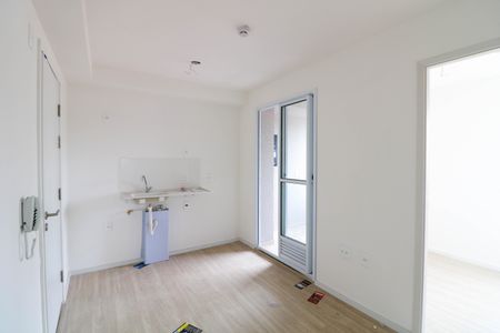 Sala / Cozinha de apartamento para alugar com 2 quartos, 30m² em Vila Plana, São Paulo
