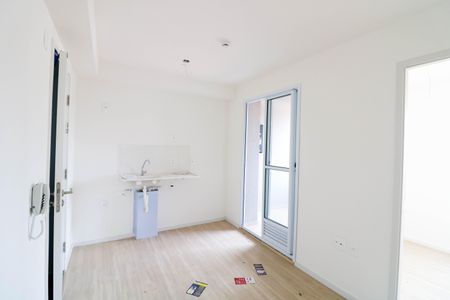 Sala / Cozinha de apartamento para alugar com 2 quartos, 30m² em Vila Plana, São Paulo