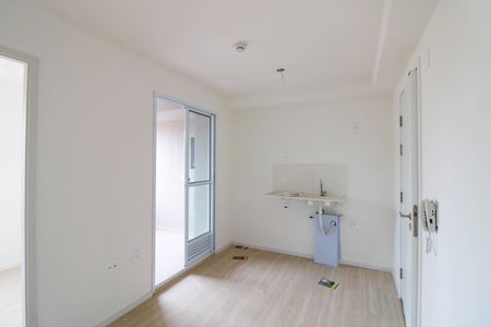 Sala / Cozinha de apartamento para alugar com 2 quartos, 30m² em Vila Plana, São Paulo