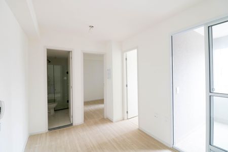 Sala / Cozinha de apartamento para alugar com 2 quartos, 30m² em Vila Plana, São Paulo
