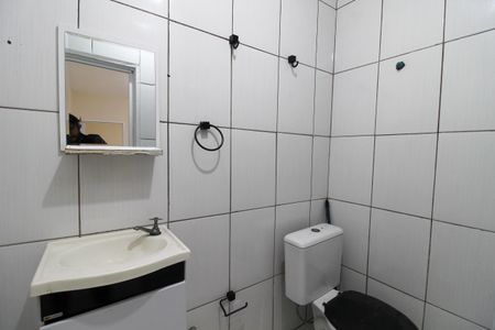 Banheiro de casa para alugar com 1 quarto, 30m² em Jardim Joao Xxiii, São Paulo