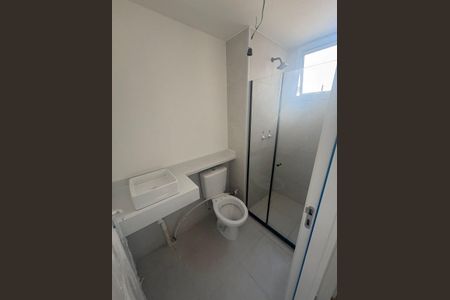 Banheiro de apartamento para alugar com 2 quartos, 47m² em Irajá, Rio de Janeiro