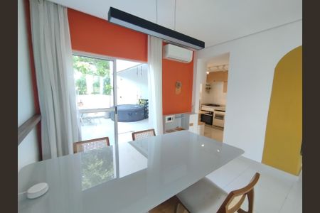 Sala de casa de condomínio para alugar com 4 quartos, 140m² em Freguesia (Jacarepaguá), Rio de Janeiro