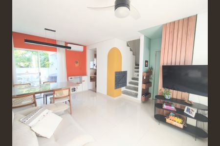 Sala de casa de condomínio para alugar com 4 quartos, 140m² em Freguesia (Jacarepaguá), Rio de Janeiro