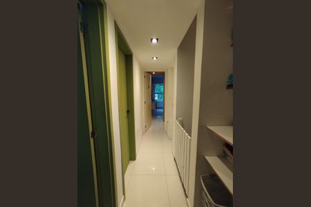 Casa de condomínio à venda com 140m², 4 quartos e 2 vagas Casa de condomínio à venda com 140m², 4 quartos e 2 vagasCorredor