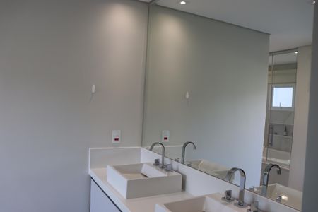 Casa de condomínio para alugar com 560m², 4 quartos e 9 vagasBanheiro da Suíte 4