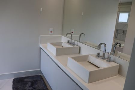 Casa de condomínio para alugar com 560m², 4 quartos e 9 vagasBanheiro da Suíte 4