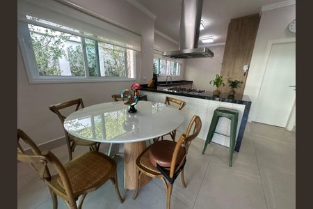 Casa de condomínio para alugar com 560m², 4 quartos e 9 vagasCozinha