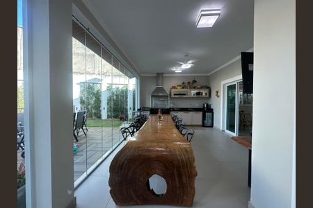 Casa de condomínio para alugar com 560m², 4 quartos e 9 vagasChurrasqueira