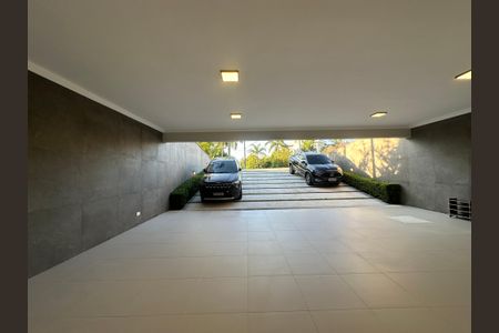 Casa de condomínio para alugar com 560m², 4 quartos e 9 vagasGaragem