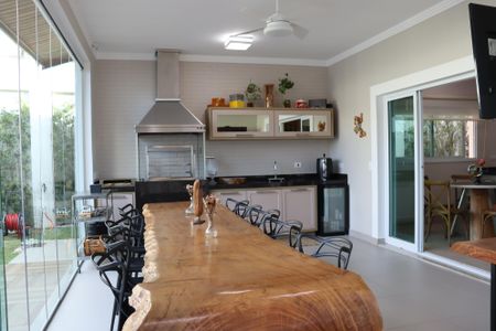 Casa de condomínio para alugar com 560m², 4 quartos e 9 vagasChurrasqueira