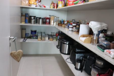 Casa de condomínio para alugar com 560m², 4 quartos e 9 vagasDespensa