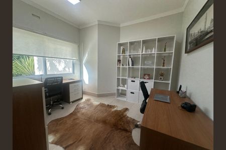 Casa de condomínio para alugar com 560m², 4 quartos e 9 vagasEscritório