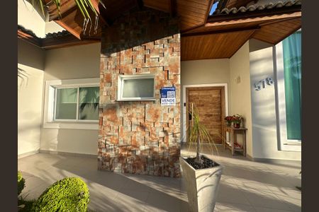 Casa de condomínio para alugar com 560m², 4 quartos e 9 vagasPlaca