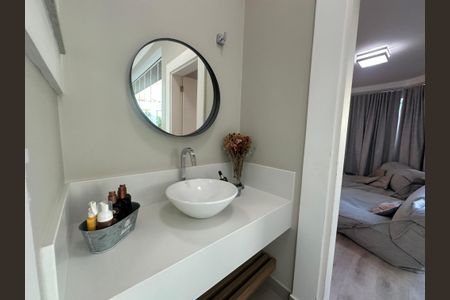 Casa de condomínio para alugar com 560m², 4 quartos e 9 vagasBanheiro Social