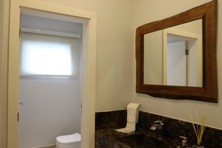 Casa de condomínio para alugar com 560m², 4 quartos e 9 vagasLavabo