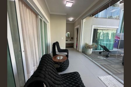 Casa de condomínio para alugar com 560m², 4 quartos e 9 vagasVaranda