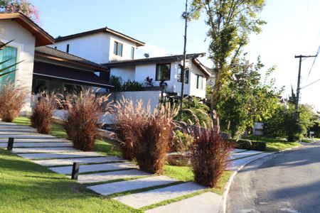 Casa de condomínio para alugar com 560m², 4 quartos e 9 vagasFachada