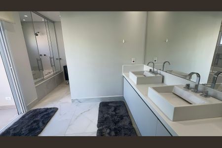 Casa de condomínio para alugar com 560m², 4 quartos e 9 vagasBanheiro da Suíte 4