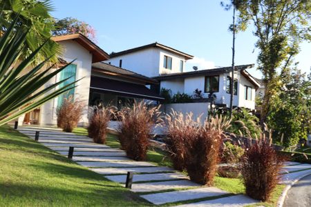 Casa de condomínio para alugar com 560m², 4 quartos e 9 vagasFachada