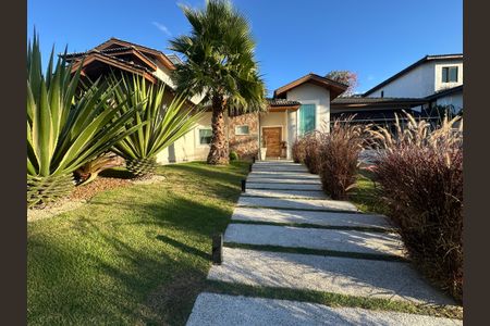 Casa de condomínio para alugar com 560m², 4 quartos e 9 vagasFachada