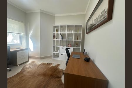 Casa de condomínio para alugar com 560m², 4 quartos e 9 vagasEscritório