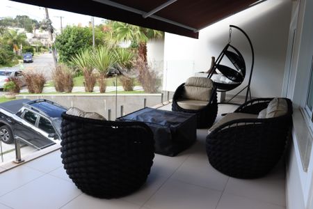 Casa de condomínio para alugar com 560m², 4 quartos e 9 vagasVaranda da Sala