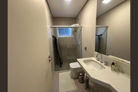 Casa de condomínio para alugar com 560m², 4 quartos e 9 vagasBanheiro de serviço