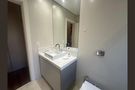 Casa de condomínio para alugar com 560m², 4 quartos e 9 vagasBanheiro da Suíte 2