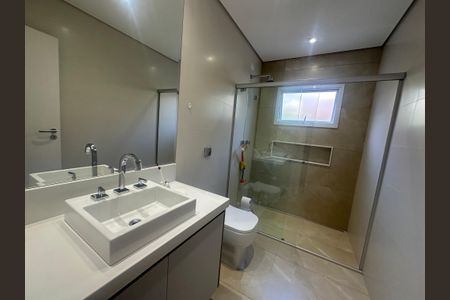 Casa de condomínio para alugar com 560m², 4 quartos e 9 vagasBanheiro da Suíte 2