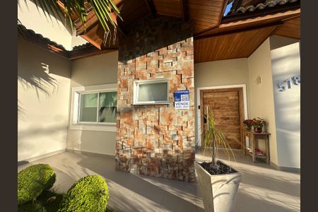 Casa de condomínio para alugar com 560m², 4 quartos e 9 vagasFachada