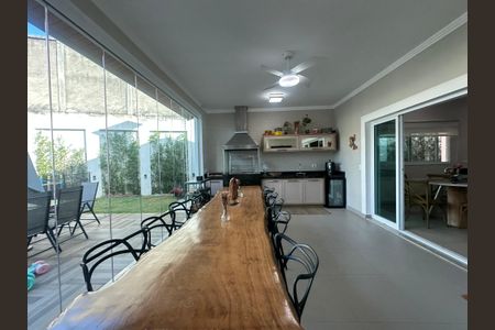 Casa de condomínio para alugar com 560m², 4 quartos e 9 vagasChurrasqueira