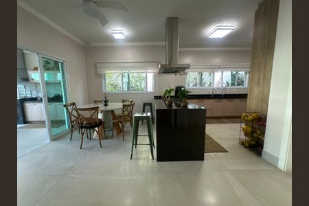 Casa de condomínio para alugar com 560m², 4 quartos e 9 vagasCozinha