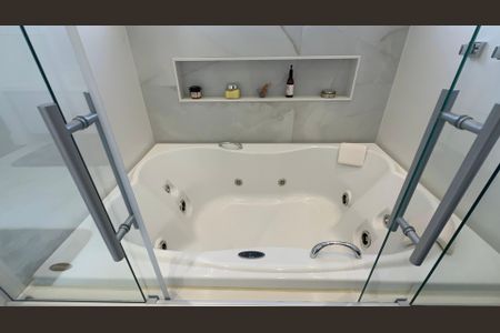 Casa de condomínio para alugar com 560m², 4 quartos e 9 vagasBanheiro da Suíte 4