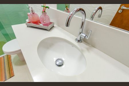 Casa à venda com 100m², 2 quartos e 2 vagas Casa à venda com 100m², 2 quartos e 2 vagasSuíte 1 - Banheiro