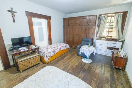 Casa à venda com 412m², 6 quartos e 4 vagas Casa à venda com 412m², 6 quartos e 4 vagasQuarto 1
