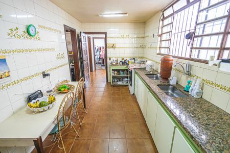 Casa à venda com 412m², 6 quartos e 4 vagas Casa à venda com 412m², 6 quartos e 4 vagasCozinha