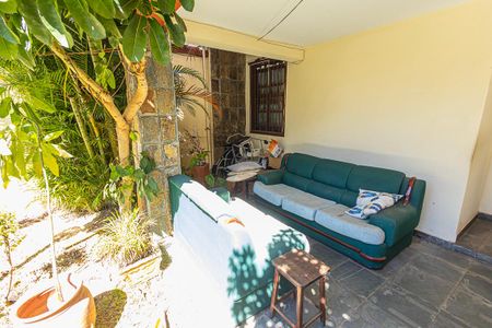 Casa à venda com 412m², 6 quartos e 4 vagas Casa à venda com 412m², 6 quartos e 4 vagasArea externa