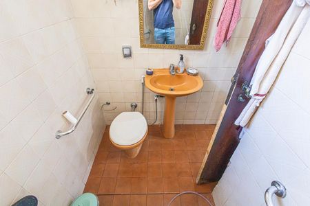 Casa à venda com 412m², 6 quartos e 4 vagas Casa à venda com 412m², 6 quartos e 4 vagasBanheiro de serviço