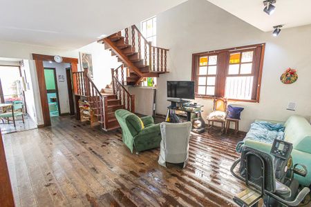 Casa à venda com 412m², 6 quartos e 4 vagas Casa à venda com 412m², 6 quartos e 4 vagasSala