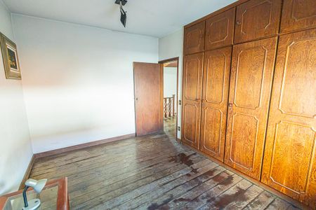 Casa à venda com 412m², 6 quartos e 4 vagas Casa à venda com 412m², 6 quartos e 4 vagasQuarto 5