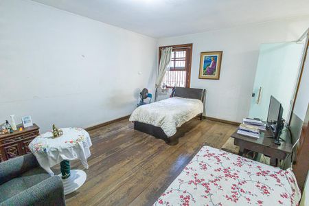 Casa à venda com 412m², 6 quartos e 4 vagas Casa à venda com 412m², 6 quartos e 4 vagasQuarto 1
