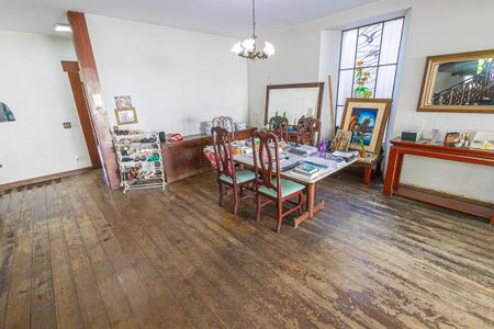 Casa à venda com 412m², 6 quartos e 4 vagas Casa à venda com 412m², 6 quartos e 4 vagasSala