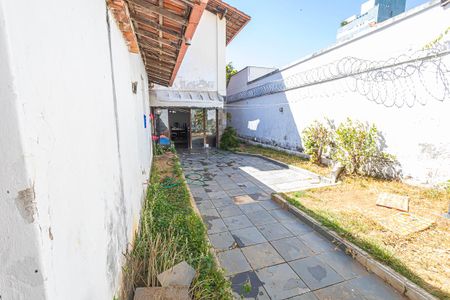 Casa à venda com 412m², 6 quartos e 4 vagas Casa à venda com 412m², 6 quartos e 4 vagasQuintal