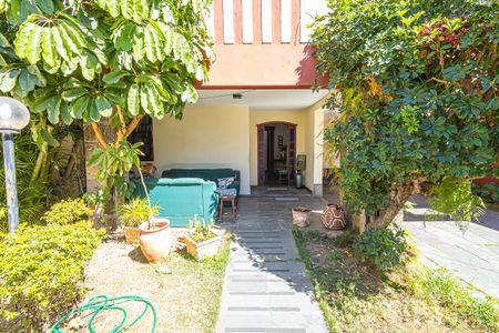 Casa à venda com 412m², 6 quartos e 4 vagas Casa à venda com 412m², 6 quartos e 4 vagasArea externa