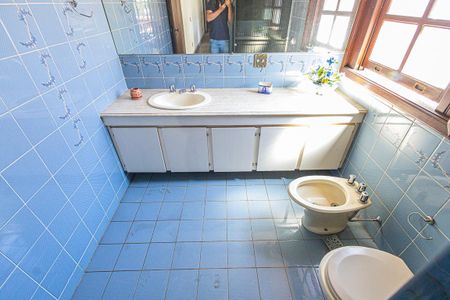 Casa à venda com 412m², 6 quartos e 4 vagas Casa à venda com 412m², 6 quartos e 4 vagasBanheiro social
