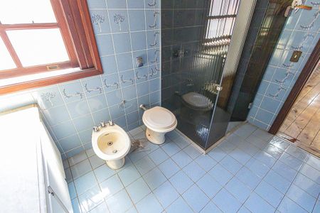 Casa à venda com 412m², 6 quartos e 4 vagas Casa à venda com 412m², 6 quartos e 4 vagasBanheiro social