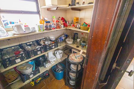 Casa à venda com 412m², 6 quartos e 4 vagas Casa à venda com 412m², 6 quartos e 4 vagasDispensa