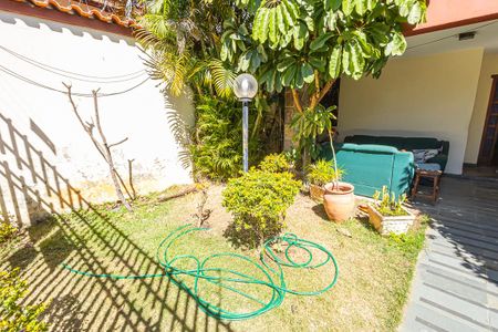 Casa à venda com 412m², 6 quartos e 4 vagas Casa à venda com 412m², 6 quartos e 4 vagasArea externa